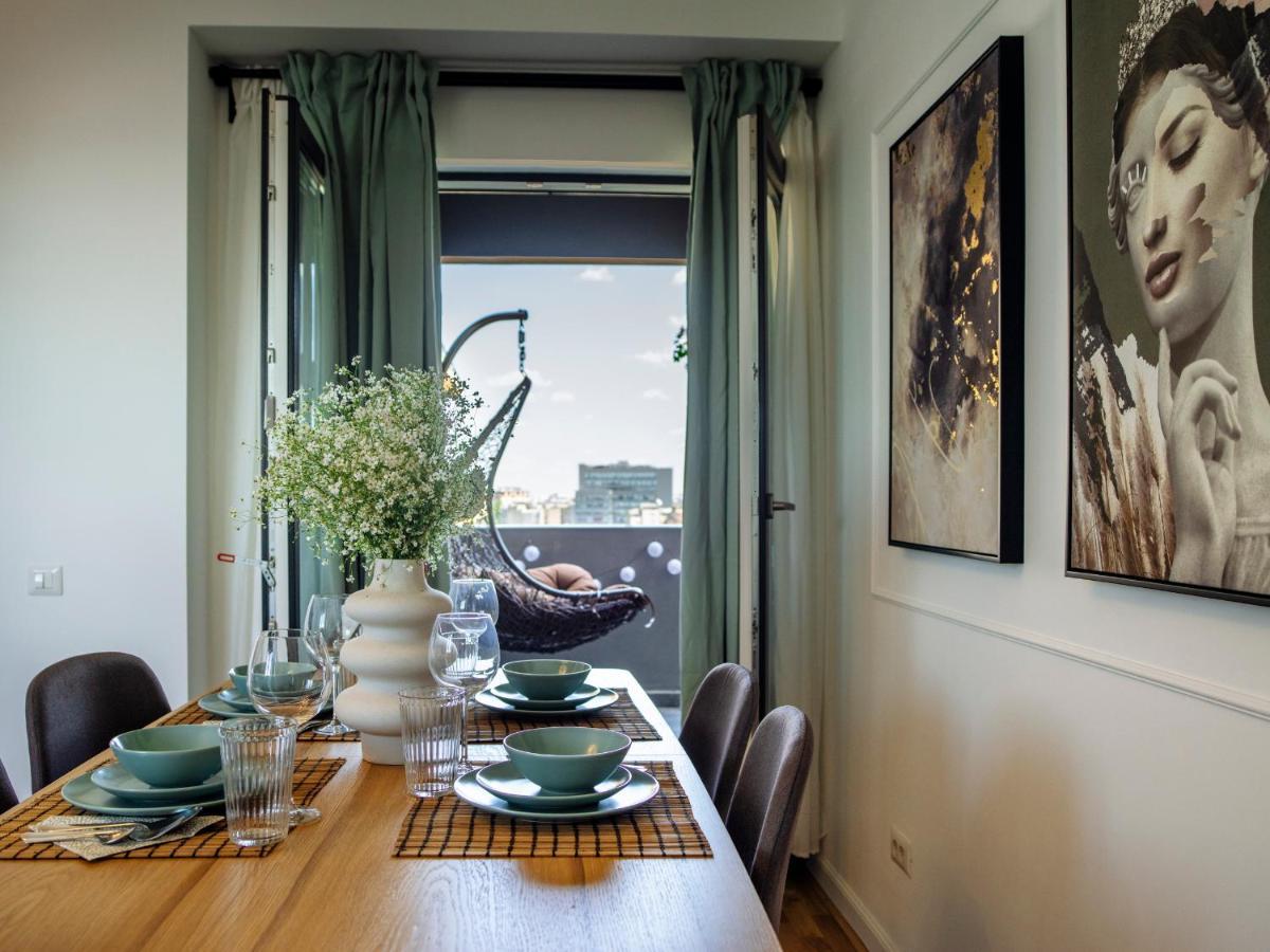Sunny 3br Midtown Flat - Amazing View Balcony Apartment