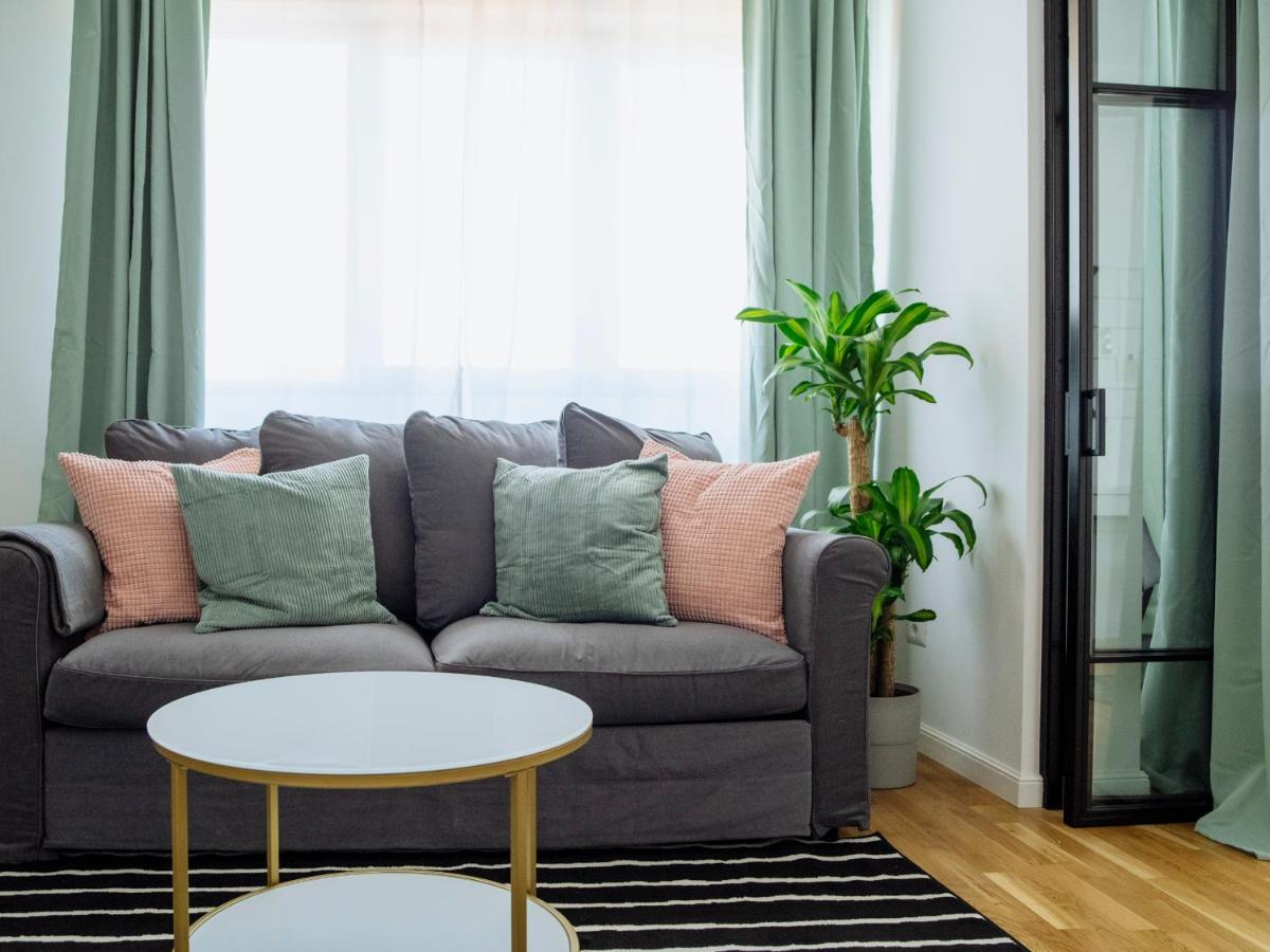 Sunny 3br Midtown Flat - Amazing View Balcony בוקרשט